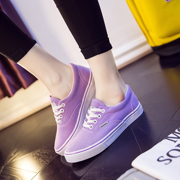 Γυναικεία αθλητικά παπούτσια σε επτά χρώματα.