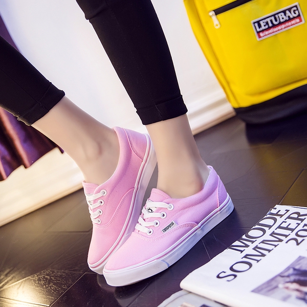 Γυναικεία αθλητικά παπούτσια σε επτά χρώματα.