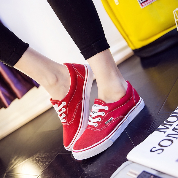 Γυναικεία αθλητικά παπούτσια σε επτά χρώματα.