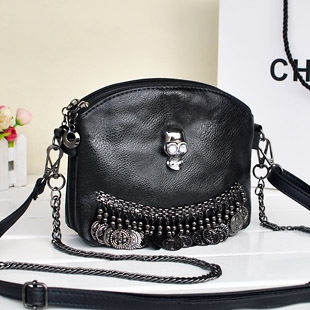 Дамски чанти нови модели с черепчета