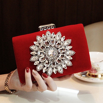 Дамска стилна елегантна малка чантичка за специални поводи