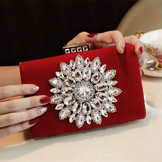 Дамска стилна елегантна малка чантичка за специални поводи