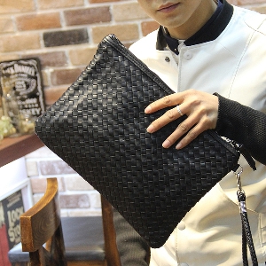 Стилна мъжка чанта тип клъч - в черен цвят