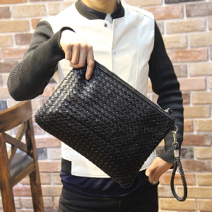 Стилна мъжка чанта тип клъч - в черен цвят