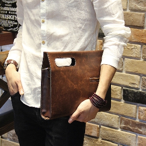 Ежедневна мъжка чанта тип клъч в кафяв цвят