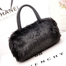 Дамска пухена чантичка в различни цветове