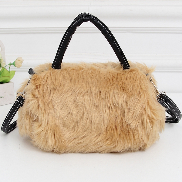 Дамска пухена чантичка в различни цветове