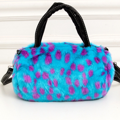 Дамска пухена чантичка в различни цветове