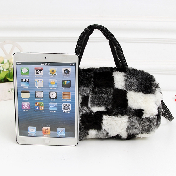 Дамска пухена чантичка в различни цветове