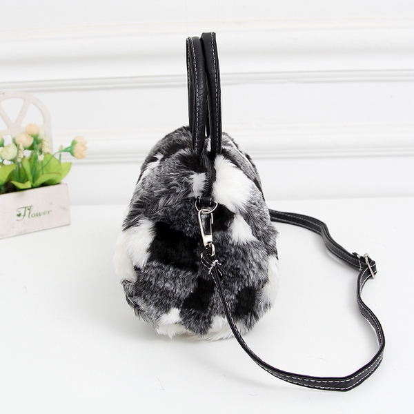 Дамска пухена чантичка в различни цветове