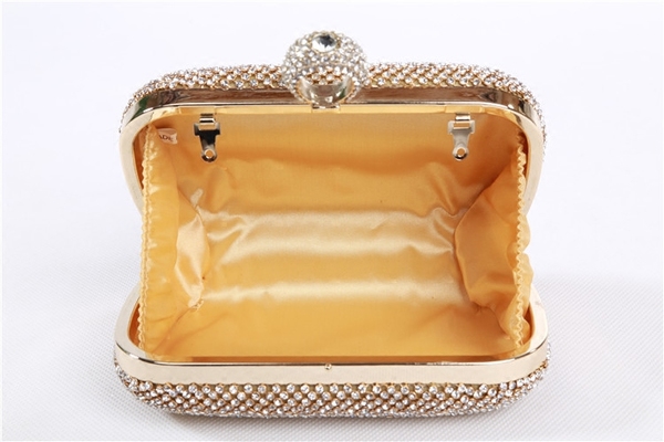 Дамска бонбонена чантичка тип портмоне