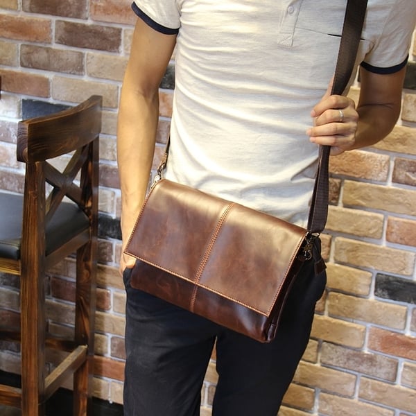 Μοντέρνα, καθημερινή δερμάτινη τσάντα από τεχνητό δέρμα - γκρι και καφέ χρώμα