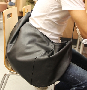 Мъжка ежедневна чанта от изкуствена кожа в черен цвят - 1 модел