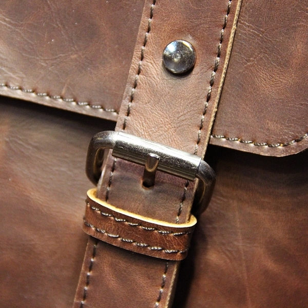 Модерна мъжка раница подходяща за ежедневие в кафяв цвят - 1 модел