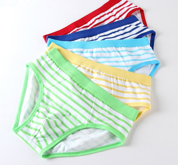 Различни топ модели детско бельо за момчета - комбинации от раирани, зелени, червени и други цветове