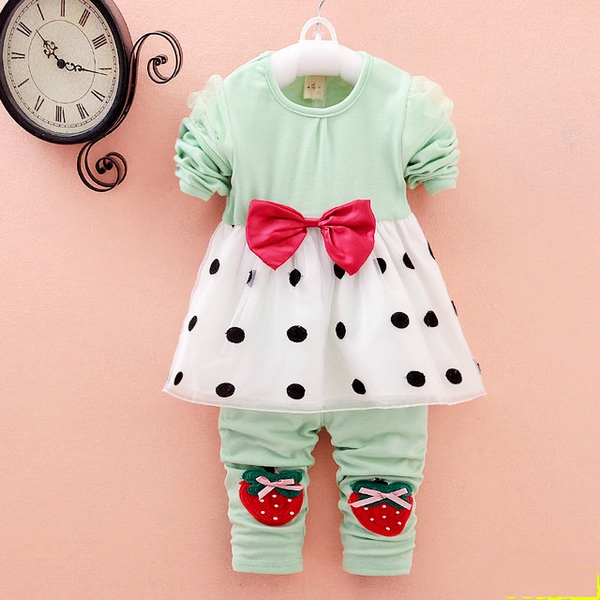 Пролетни комплекти за момичета-24 модела различни цветове.