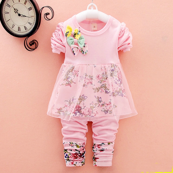 Пролетни комплекти за момичета-24 модела различни цветове.