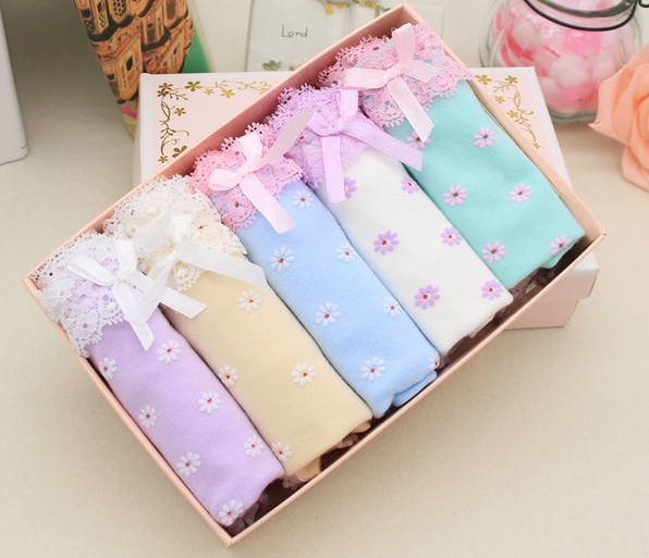 Детско бельо за момичета - червен, лилав, розов в комплект от 5 броя