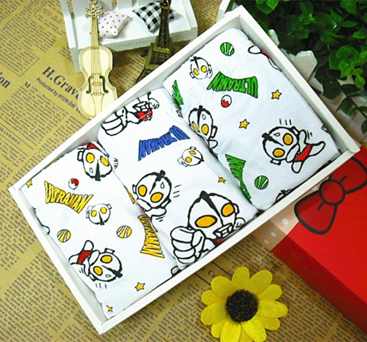 Детски шарени боксерки в комплект от 3 броя за момчета