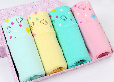 Детско памучно бельо за момичета - 4 броя в комплект - избор от три комплекта