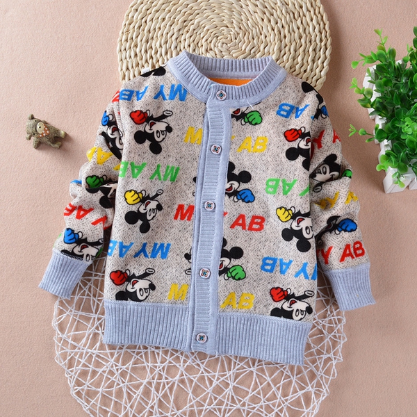 Κορυφαία ρούχα για κορίτσια και αγόρια - σε διαφορετικά χρώματα