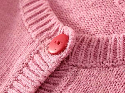 Детска розова жилетка с копчета и дълъг ръкав
