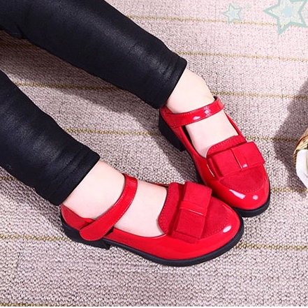 Ανοιξηάτικα παπούτσια δύο μοντέλα, τρία χρώματα.