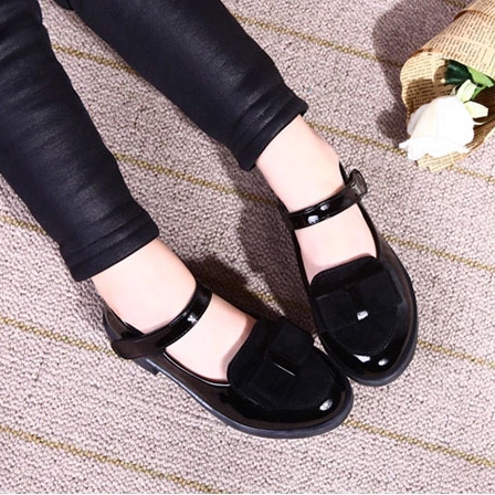 Ανοιξηάτικα παπούτσια δύο μοντέλα, τρία χρώματα.