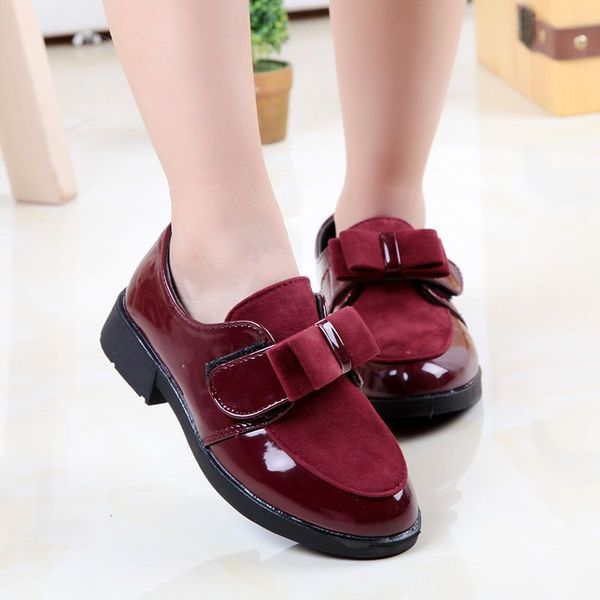 Ανοιξηάτικα παπούτσια δύο μοντέλα, τρία χρώματα.