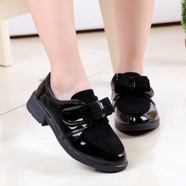 Ανοιξηάτικα παπούτσια δύο μοντέλα, τρία χρώματα.