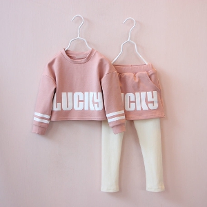 Детски комплект за момичета в бебешко розова блуза и бял клин