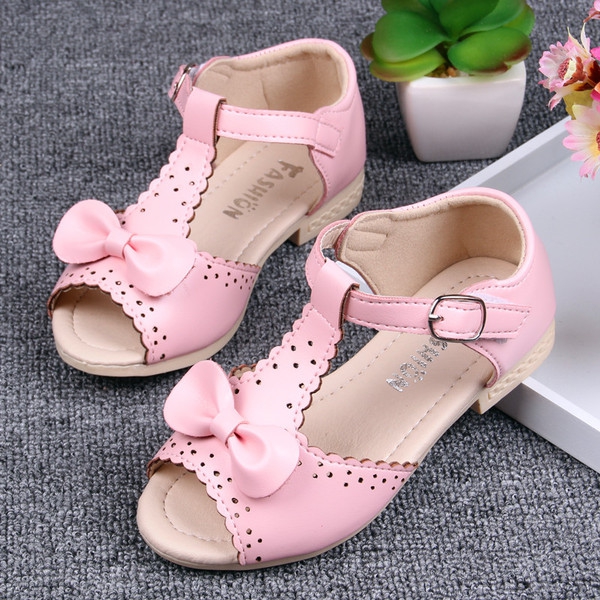 Σανδάλια για νεαρές κυρίες.