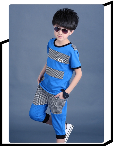 Καλοκαιρινά σύνολα για αγόρια σε τρία χρώματα.