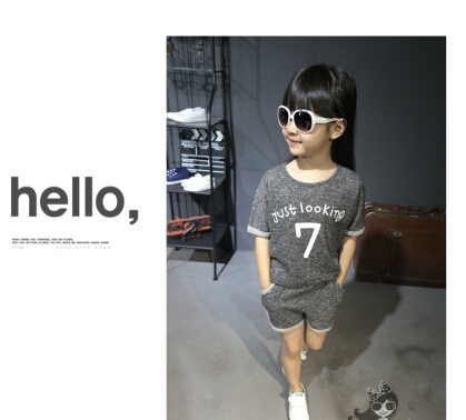 Καλοκαιρινά σύνολα για κορίτσια σε δύο χρώματα