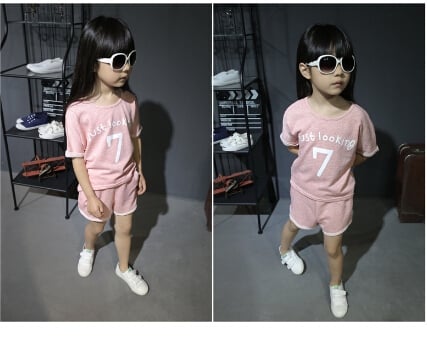 Καλοκαιρινά σύνολα για κορίτσια σε δύο χρώματα