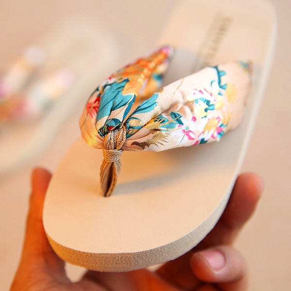 Καλοκαίρι παραλία παντόφλες παιδιά τα κορίτσια και τις γυναίκες