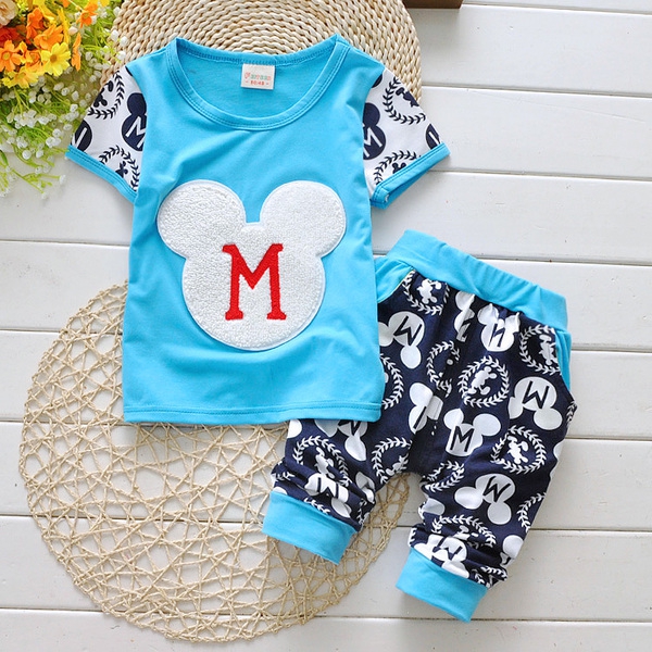 Комплекти тениска и панталони за бебета: различни модели за момчета и момчета