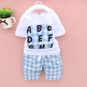 Комплекти тениска и панталони за бебета: различни модели за момчета и момчета