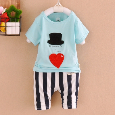 Комплекти тениска и панталони за бебета: различни модели за момчета и момчета