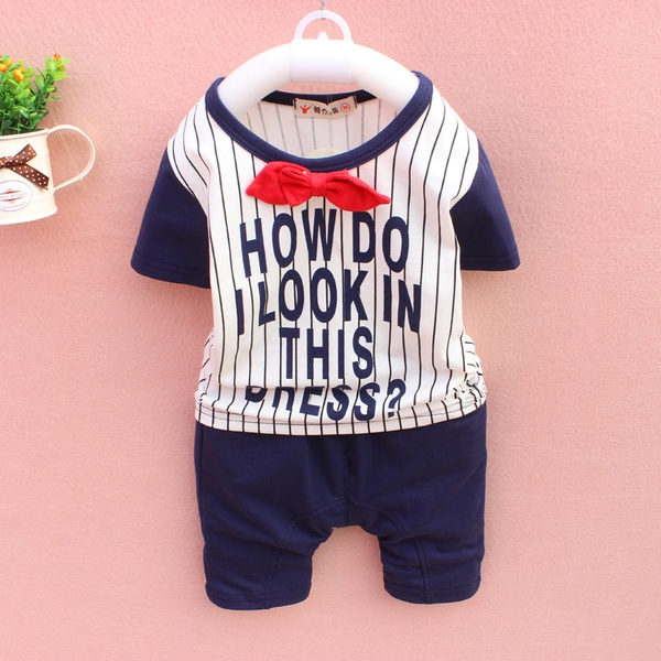 Комплекти тениска и панталони за бебета: различни модели за момчета и момчета