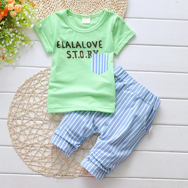 Комплекти тениска и панталони за бебета: различни модели за момчета и момчета