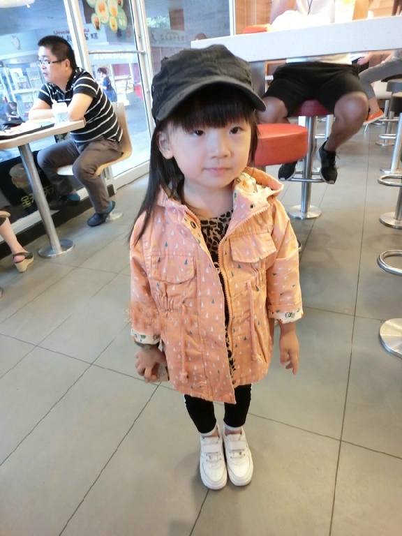 Ανοιξιάτικο μπουφάν για κορίτσια σε δύο χρώματα.