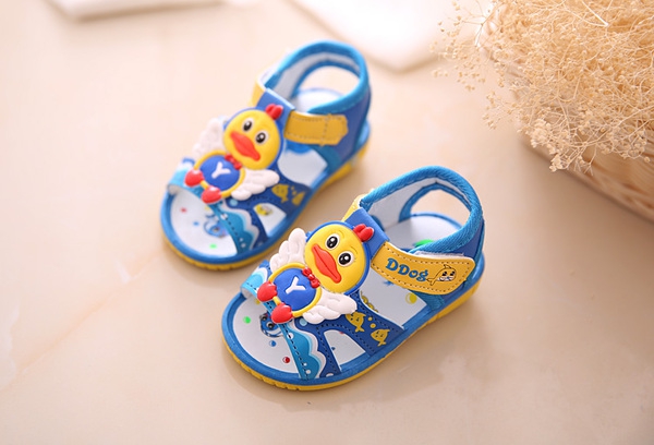 Παιδικά σανδάλια για αγόρια και κορίτσια 15 μοντέλα