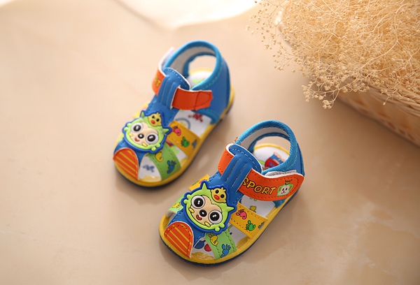 Παιδικά σανδάλια για αγόρια και κορίτσια 15 μοντέλα