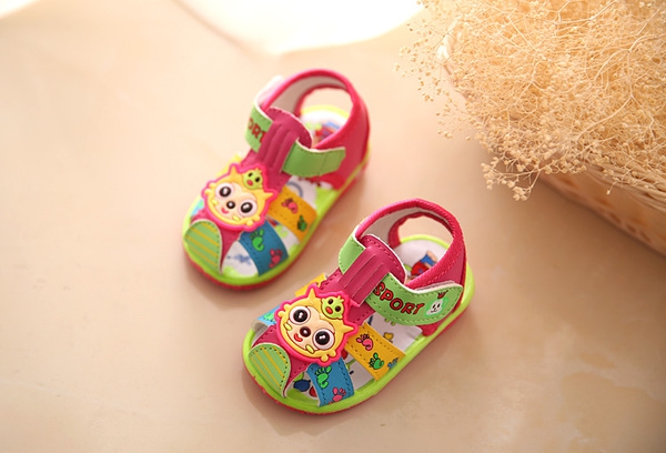 Παιδικά σανδάλια για αγόρια και κορίτσια 15 μοντέλα