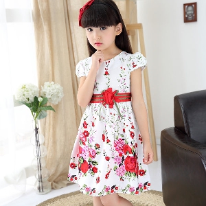 Φόρεμα με λουλούδια για κορίτσια - καταπληκτική κορυφαία μοντέλα