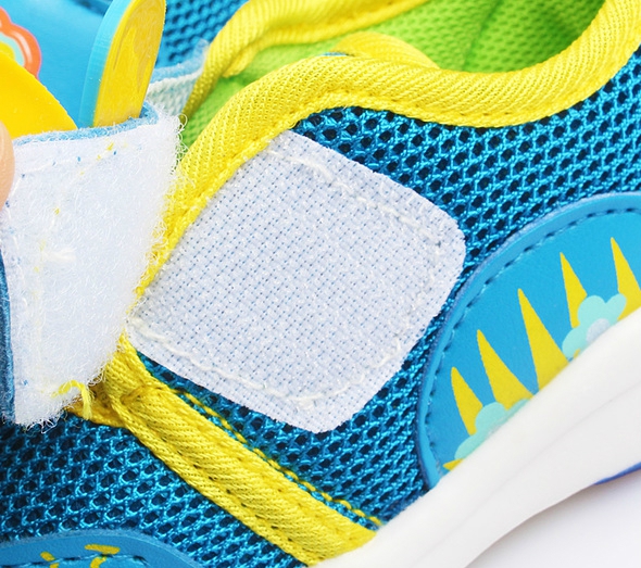 Παιδικά αθλητικά παπούτσια για κορίτσια και αγόρια