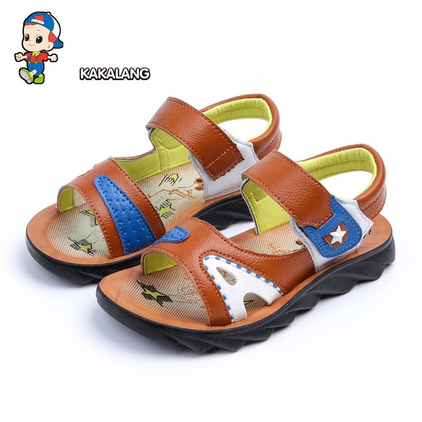 Σανδάλια για τα αγόρια σε τρία χρώματα του δέρματος.