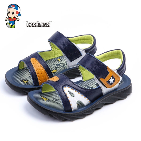 Σανδάλια για τα αγόρια σε τρία χρώματα του δέρματος.