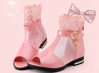 Παιδικές μοντέρνες  μπότες για την άνοιξη για τα κορίτσια σε μαύρο, λευκό και ροζ χρώμα